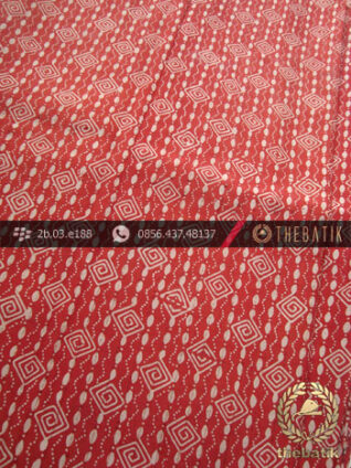 Kain Batik Sutera Motif Ceplok Kontemporer Merah