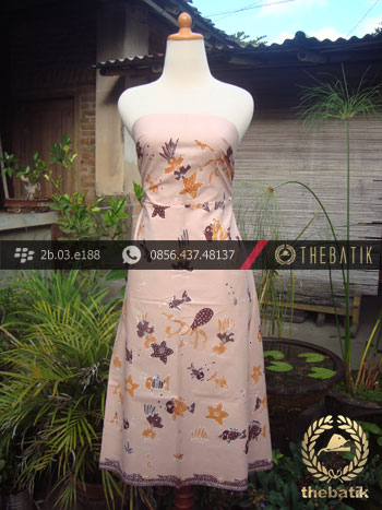 Kain Batik Tulis Kumpeni Cirebon Motif Ikan Peach