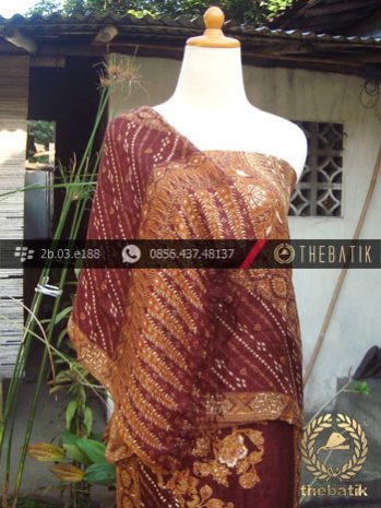 Sarung Selendang Sutera Pekalongan Maroon Kuning