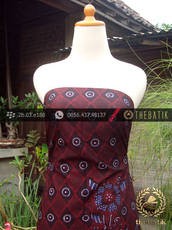 Kain Batik Tulis Jogja Motif Kotak Buketan Latar Hitam