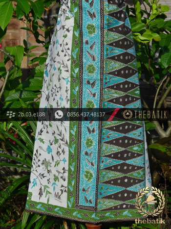 Batik Tulis Cirebon Motif Sarung Tumpal Hijau Latar Putih