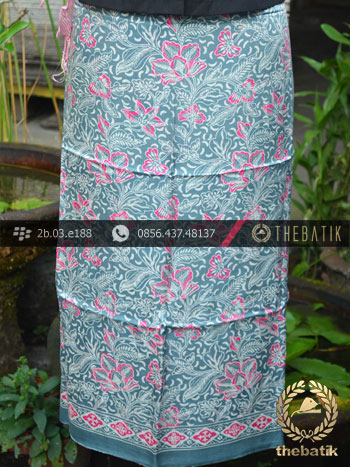 Sarung Selendang Batik Sutera Motif Floral Biru Muda Pink