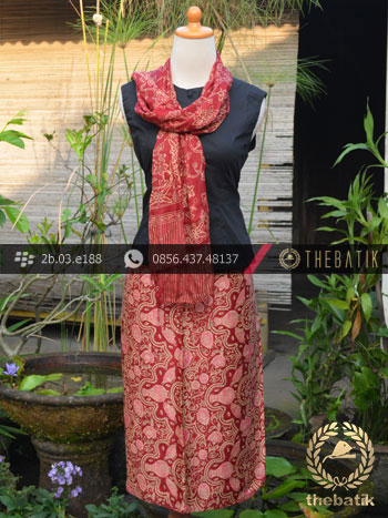 Sarung Selendang Batik Sutera Motif Guci Merah Marun