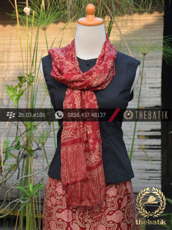 Sarung Selendang Batik Sutera Motif Guci Merah Marun