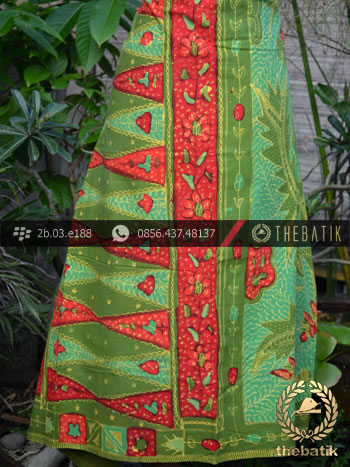 Sarung Batik Tulis Motif Tumpal Hijau Merah