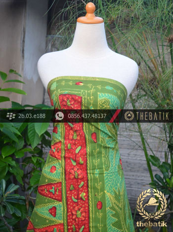 Sarung Batik Tulis Motif Tumpal Hijau Merah