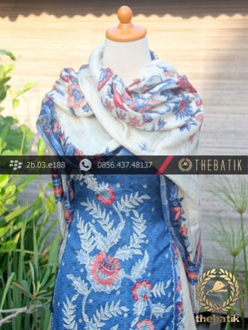 Sarung Selendang Batik Sutera Buketan Biru Putih