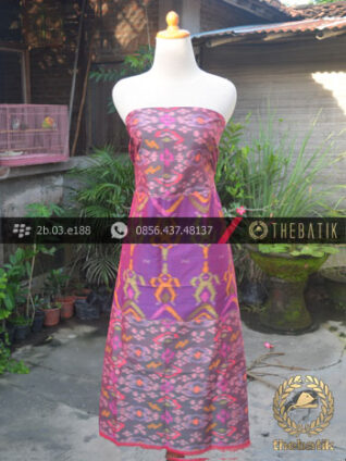 Kain Tenun Ikat Motif Pelangi Ungu