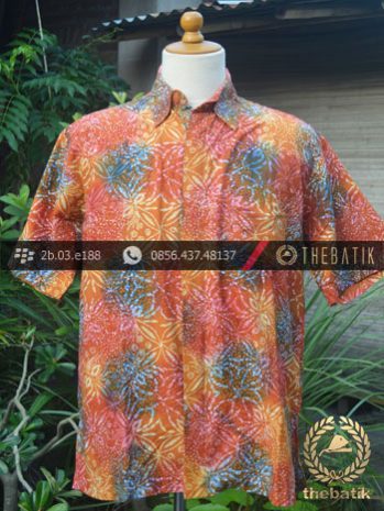 Kemeja Batik Modern Motif Gradasi Merah