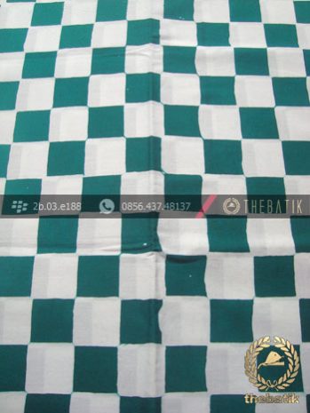 Kain Batik Bali Motif Poleng Kotak Hijau