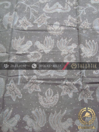 Kain Batik Warna Alam Tulis Motif Wahyu Tumurun Abu-Abu