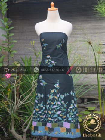 Kain Batik Tulis Cirebon Motif Floral Latar Hitam