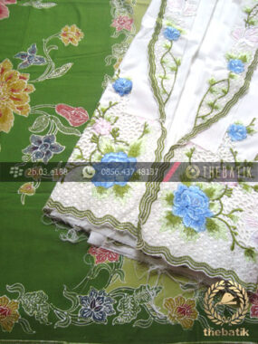 Paket Kain Batik Encim Hijau – Kebaya Modern Putih
