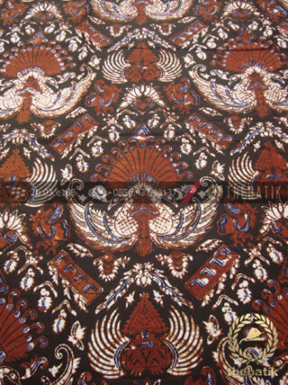 Kain Batik Motif Klasik Gurdo Latar Hitam