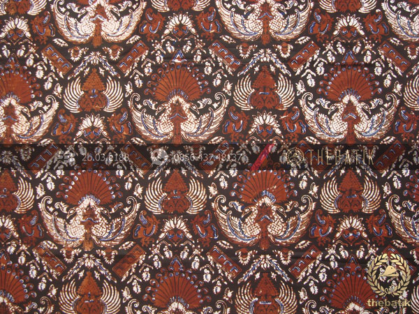 Kain Batik Motif Klasik Gurdo Latar Hitam