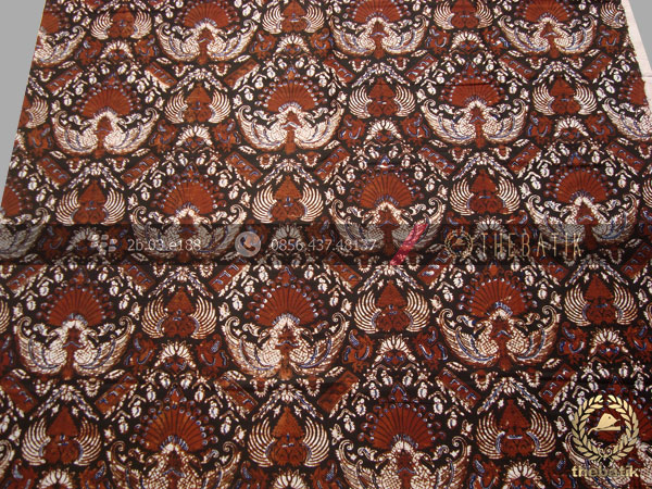 Kain Batik Motif Klasik Gurdo Latar Hitam