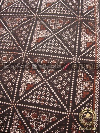 Kain Batik Motif Klasik Tambal Besar Latar Hitam