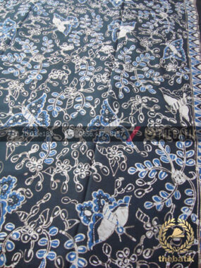 Batik Tulis Warna Alam Motif Floral Kupu Hitam