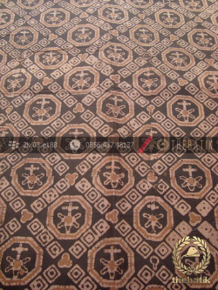 Kain Batik Warna Alam Motif Ceplok Klasik