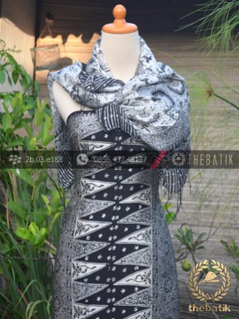 Sarung Selendang Batik Sutera Motif Tumpal Putih