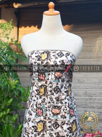 Kain Batik Remukan Coletan Floral Kembang Latar Putih