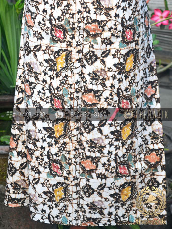 Kain Batik Remukan Coletan Floral Kembang Latar Putih