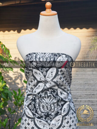 Kain Batik Tulis Jogja Ceplok Gurdo Klasik Hitam Putih