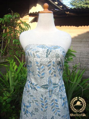 Batik Tulis Pewarna Alami Gringsing Latar Putih