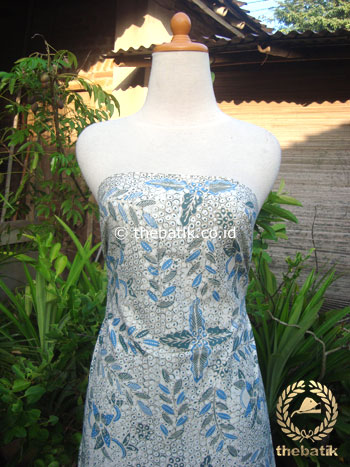 Batik Tulis Pewarna Alami Gringsing Latar Putih