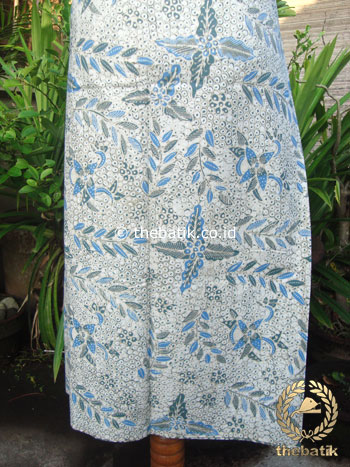 Batik Tulis Pewarna Alami Gringsing Latar Putih