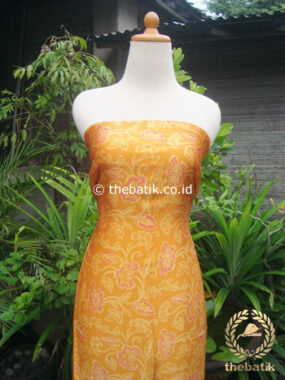 Bahan Baju Batik Sutera Motif Floral Kuning Cerah
