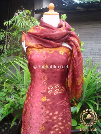 Sarung Selendang Batik Tulis Sutera Pink Marun