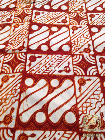 Kain Batik Jogja Klasik Kemerahan Motif Ceplok Keci