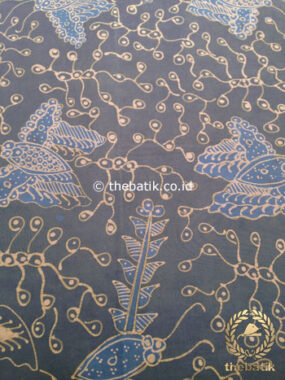 Kain Batik Tulis Warna Alam Floral Kupu Abu-Abu