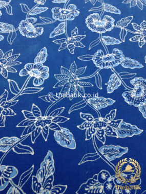 Kain Batik Tulis Warna Alam Floral Latar Biru