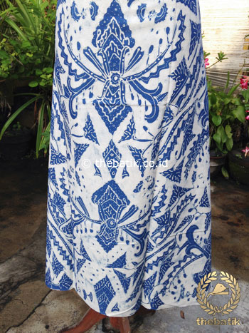 Kain Batik Tulis Warna Alam Indigo Pisan Bali Latar Putih