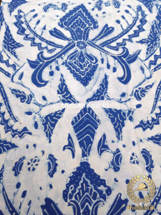 Kain Batik Tulis Warna Alam Indigo Pisan Bali Latar Putih