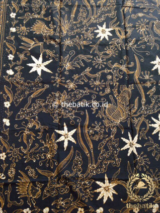 Kain Batik Tulis Motif Floral Coklat Latar Hitam