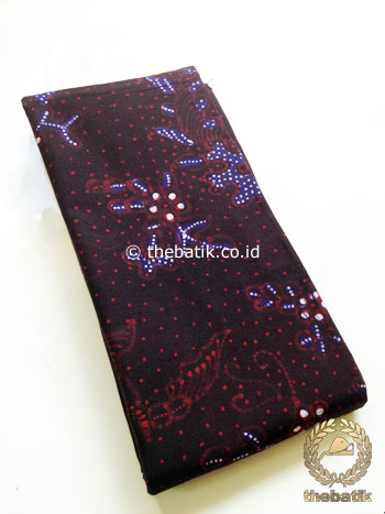 Kain Batik Tulis Motif Floral Latar Hitam