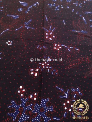 Kain Batik Tulis Motif Floral Latar Hitam