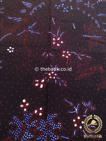 Kain Batik Tulis Motif Floral Latar Hitam