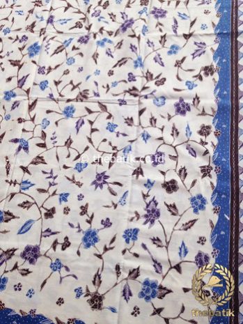 Kain Batik Tulis Motif Kembang Rambat Biru Latar Putih