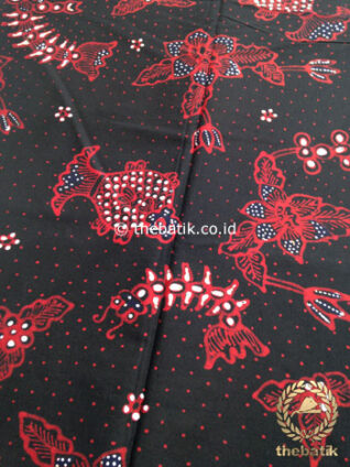 Kain Batik Tulis Motif Ikan Latar Hitam