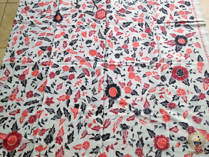 Bahan Kain Batik Tulis Floral Jambon Hitam Latar Putih