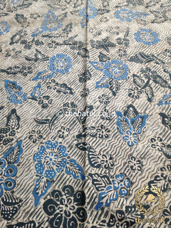 Kain Batik Tulis Warna Alam Kembang Bantulan Indigo