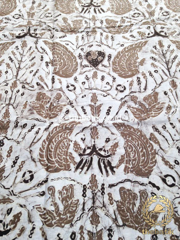 Kain Batik Tulis Warna Alam Semen Romo Coklat Latar Putih
