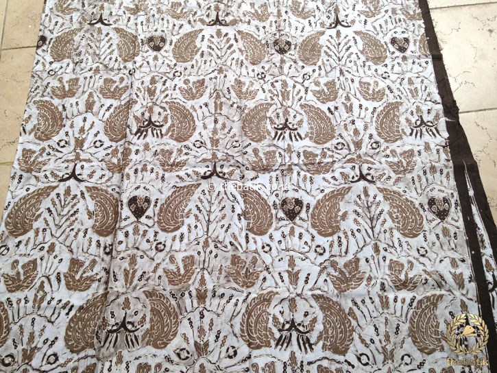 Kain Batik Tulis Warna Alam Semen Romo Coklat Latar Putih