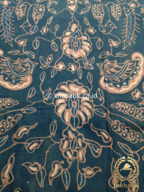 Kain Batik Tulis Warna Alam Motif Sri Kuncoro Latar Hitam
