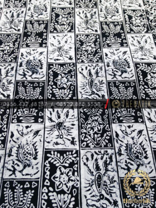 Kain Batik Bahan Baju Motif Ubinan Kotak Hitam Putih