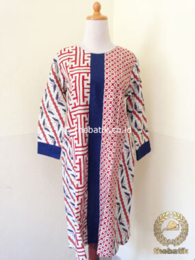 Model Baju Batik Wanita – Blus Batik Panjang Motif Kombinasi